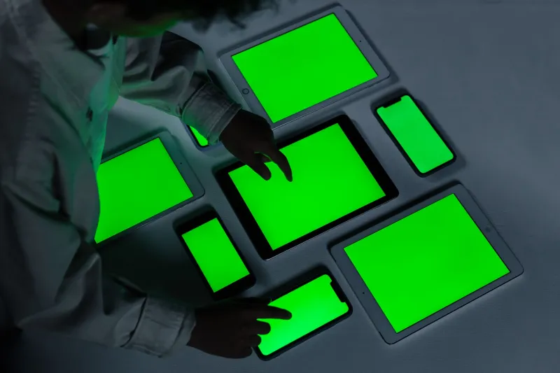 Shattered Screens and Broken Launches: The Case for Device Farm Testing in a Fragmented Mobile World